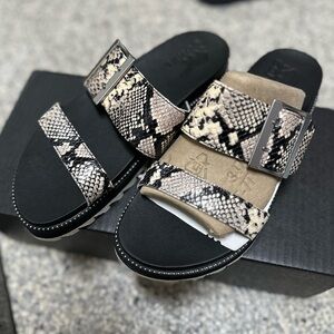 New SOREL Roaming Leather Slides Shoes - Womens 7